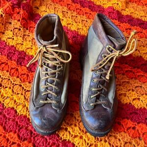 Brown vintage danner light hiking boot
